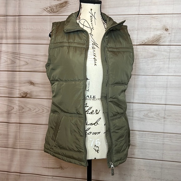 Maurices Jackets & Blazers - Women’s Maurices Army Green Puffer Vest - Medium -A20